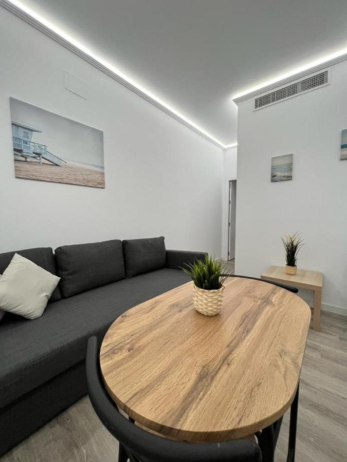 Almendros - Free Parking *