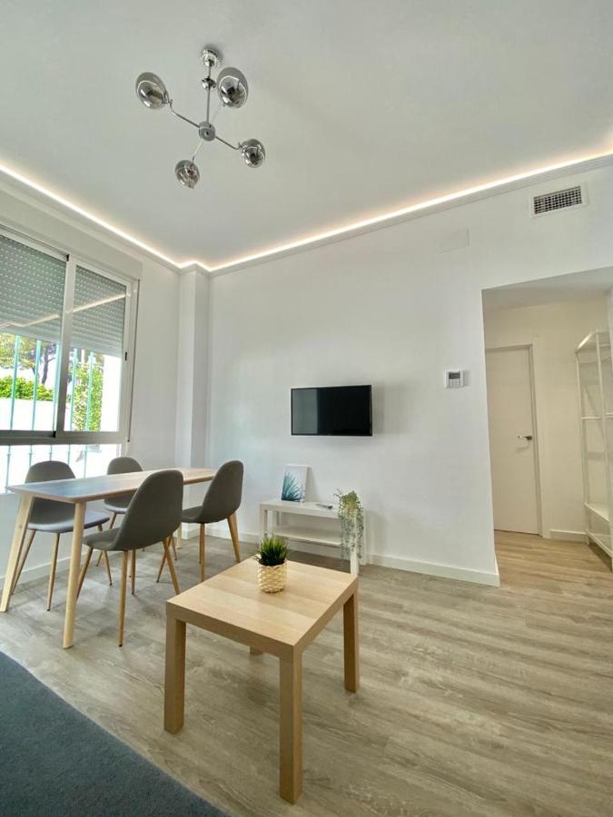 Almendros - Free Parking *