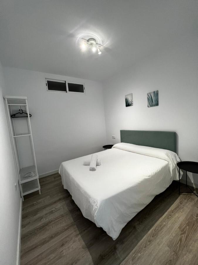 Almendros - Free Parking *